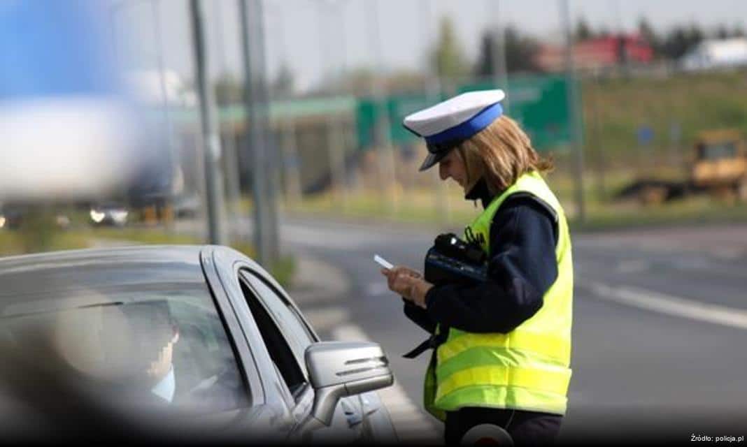 Policja w Nowym Dworze Mazowieckim zatrzymuje osoby poszukiwane